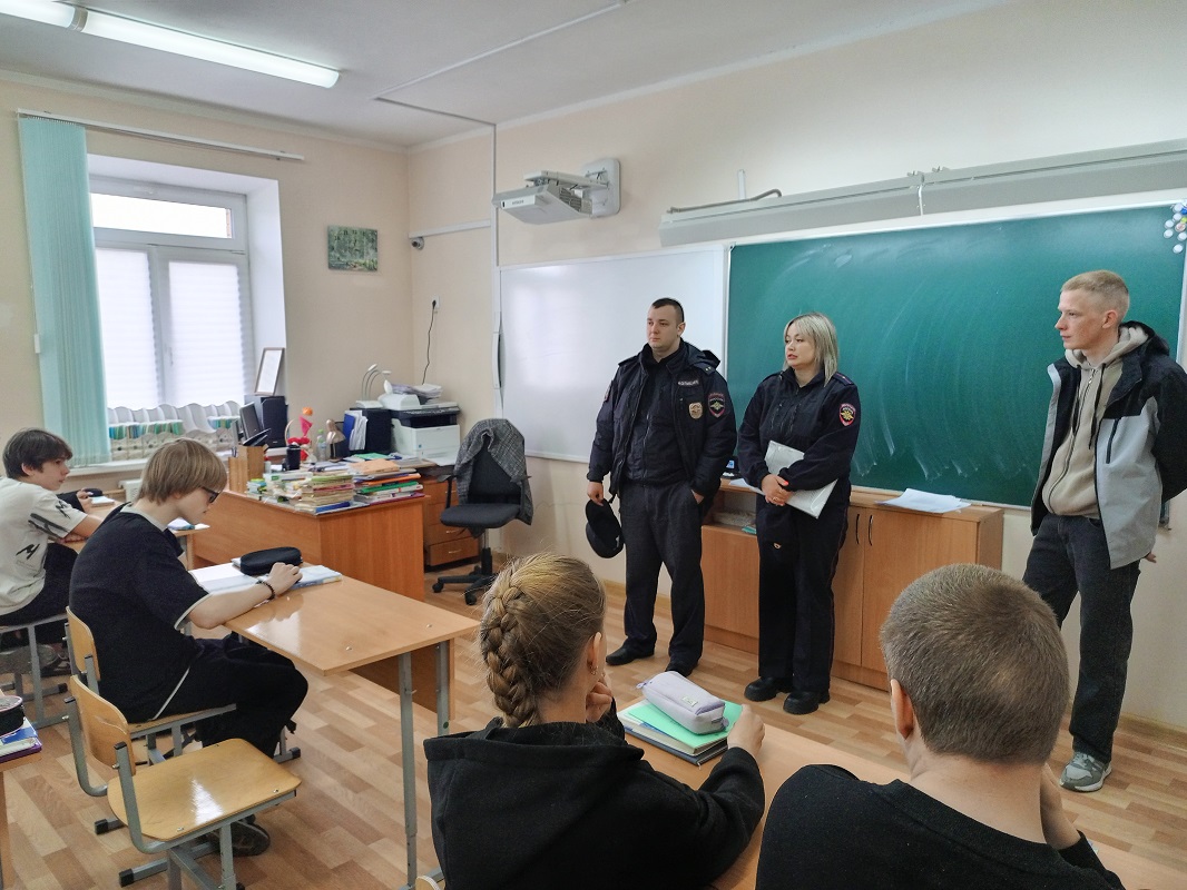 ПРОФИЛАКТИЧЕСКАЯ БЕСЕДА ИНСПЕКТОРА ПДН С УЧАЩИМИСЯ ШКОЛЫ.